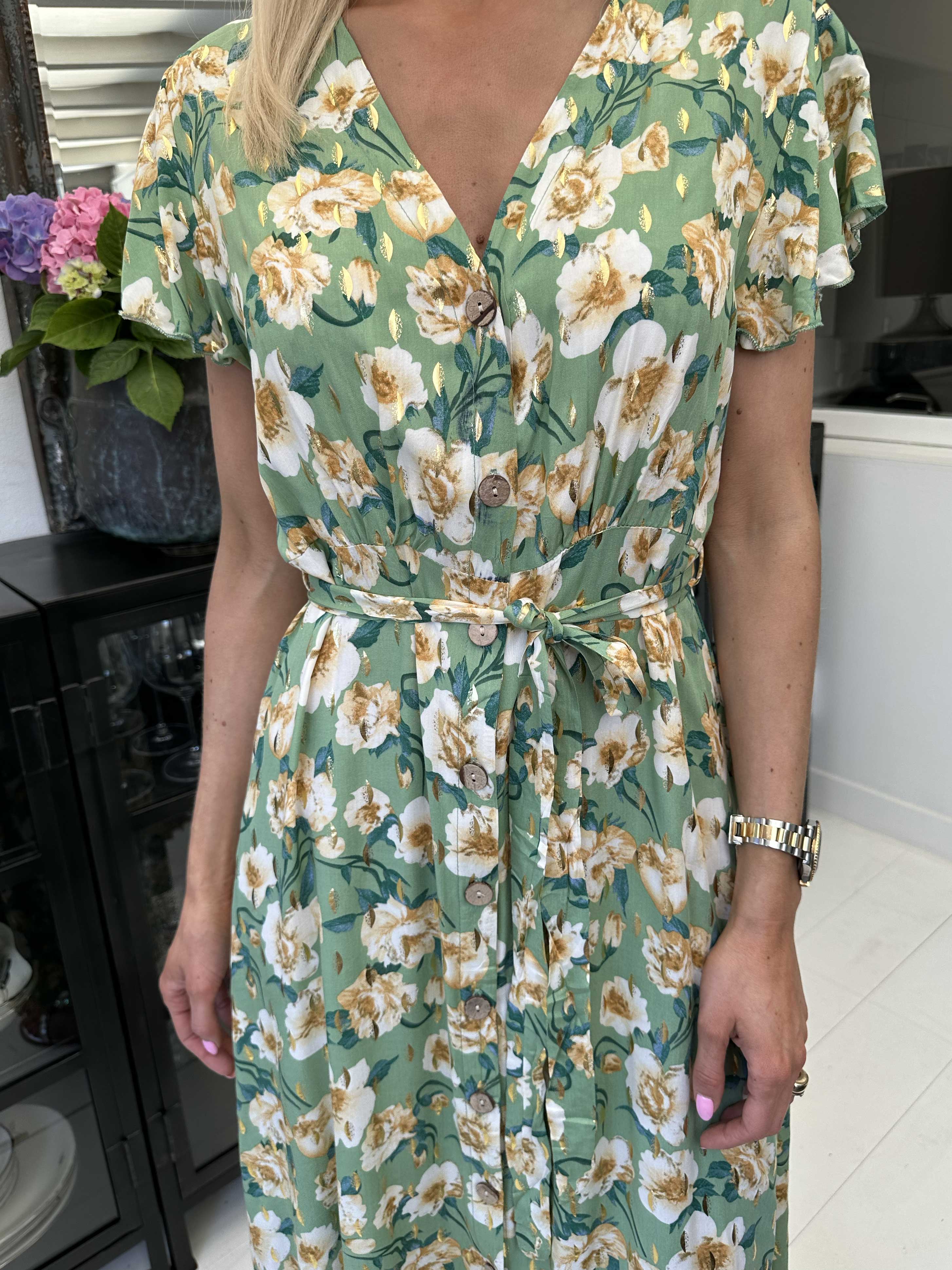 Marlie - Blomstret kjole med bindebånd og gulddetaljer